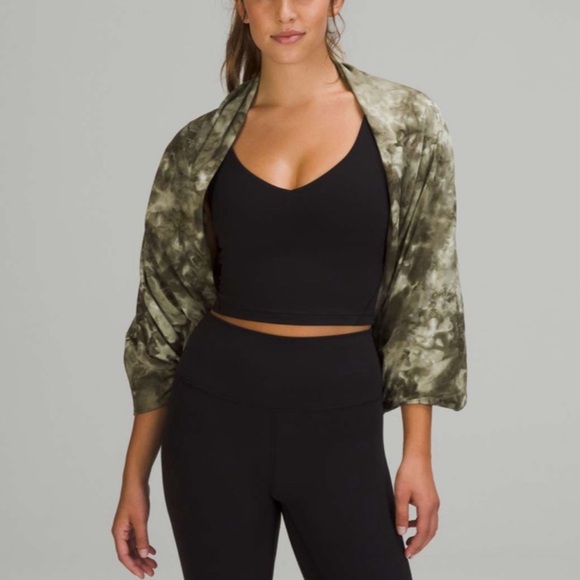 Great Gift Idea 🎄🎁
Lululemon Customizable Snap Scarf in Green Tie Dye - Picture 4 of 13